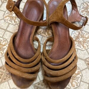 Free People x Jeffrey Campbell Brown Suede Block Heel Puffy Strap Sandals Sz 8.5